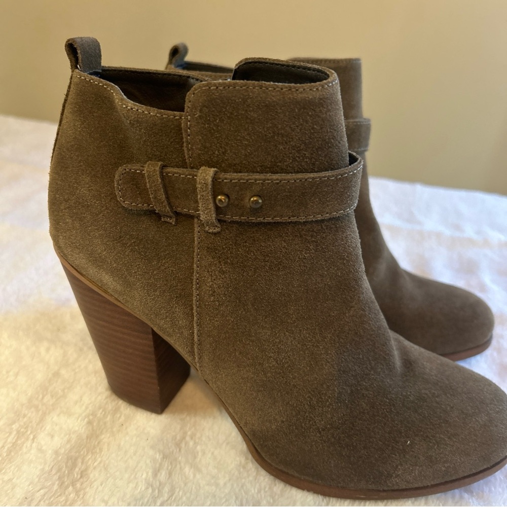 Franco Fortini Womens Lexi Gray Suede Ankle Boots Booties 3" Heels Size 8